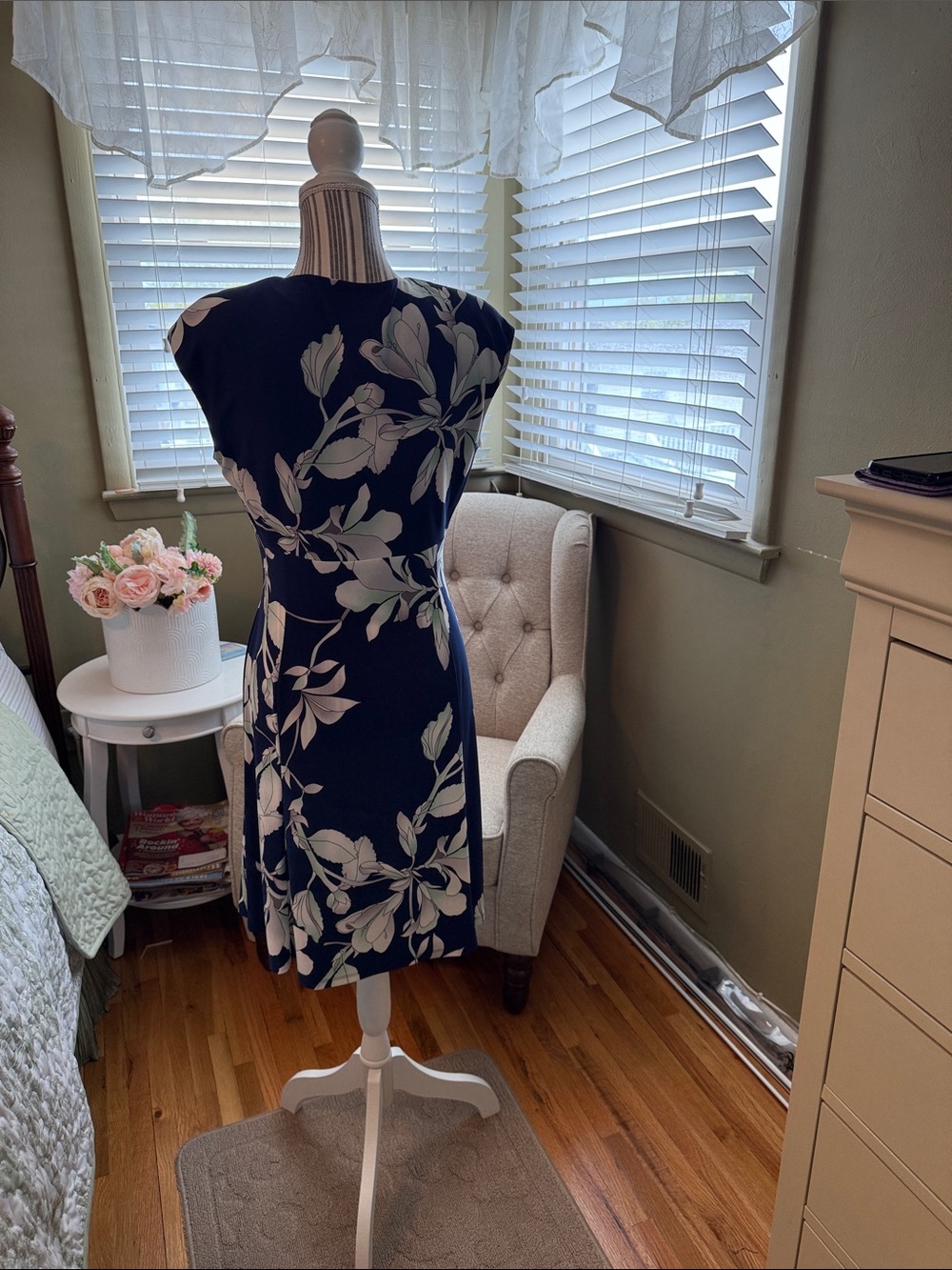 Chaps Navy Floral A line Dress in a women’s Size Medium - Picture 2 of 8